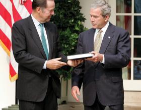 Tom Kean POTUS Bush receiving 9/11 Comm'n report 